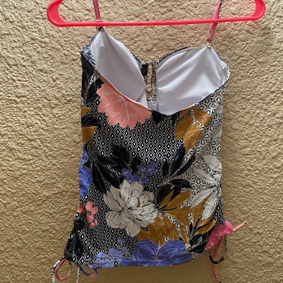 NWT Sonnet Shores (8) Swimsuit top - Picture 2 of 4